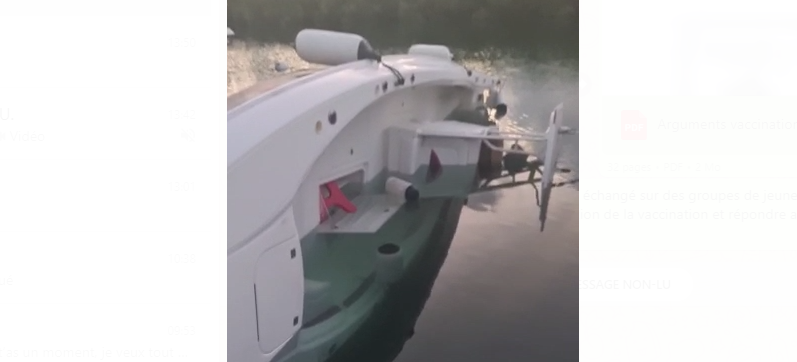     [VIDEO] Un bateau de plaisance coule dans la marina de l'Etang Z'Abricot

