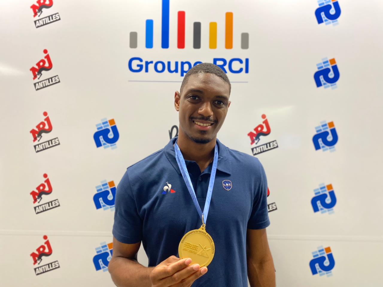     Le champion du monde junior d'escrime Kendrick Jean-Joseph est de passage en Martinique

