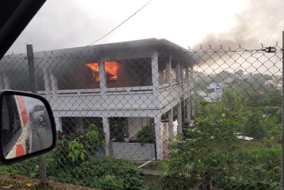     Incendie dans la maison de Pierre Aliker sur la route de Redoute

