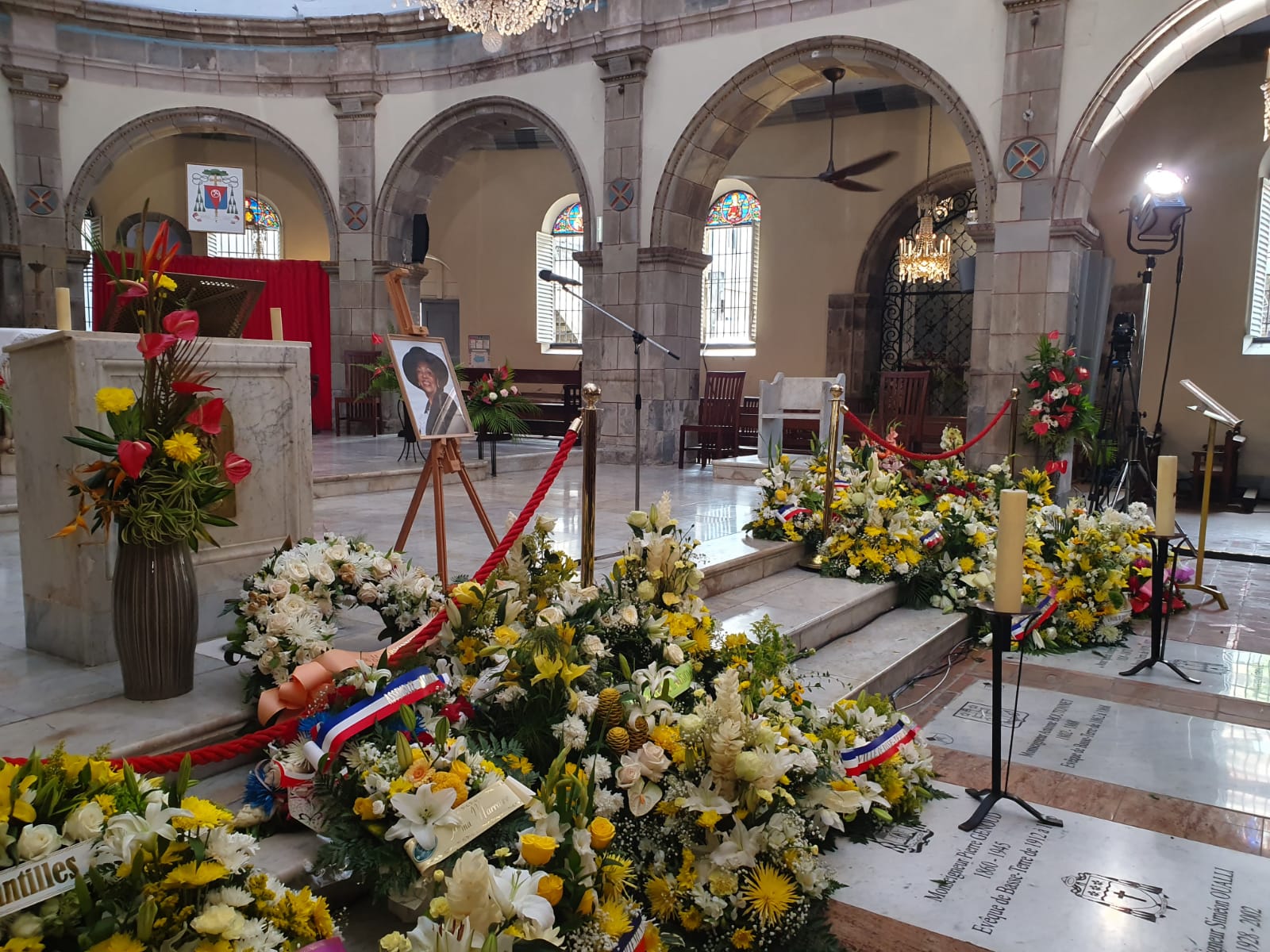     [LIVE] Suivez les funérailles de Lucette Michaux-Chevry à la cathédrale de Basse-Terre 

