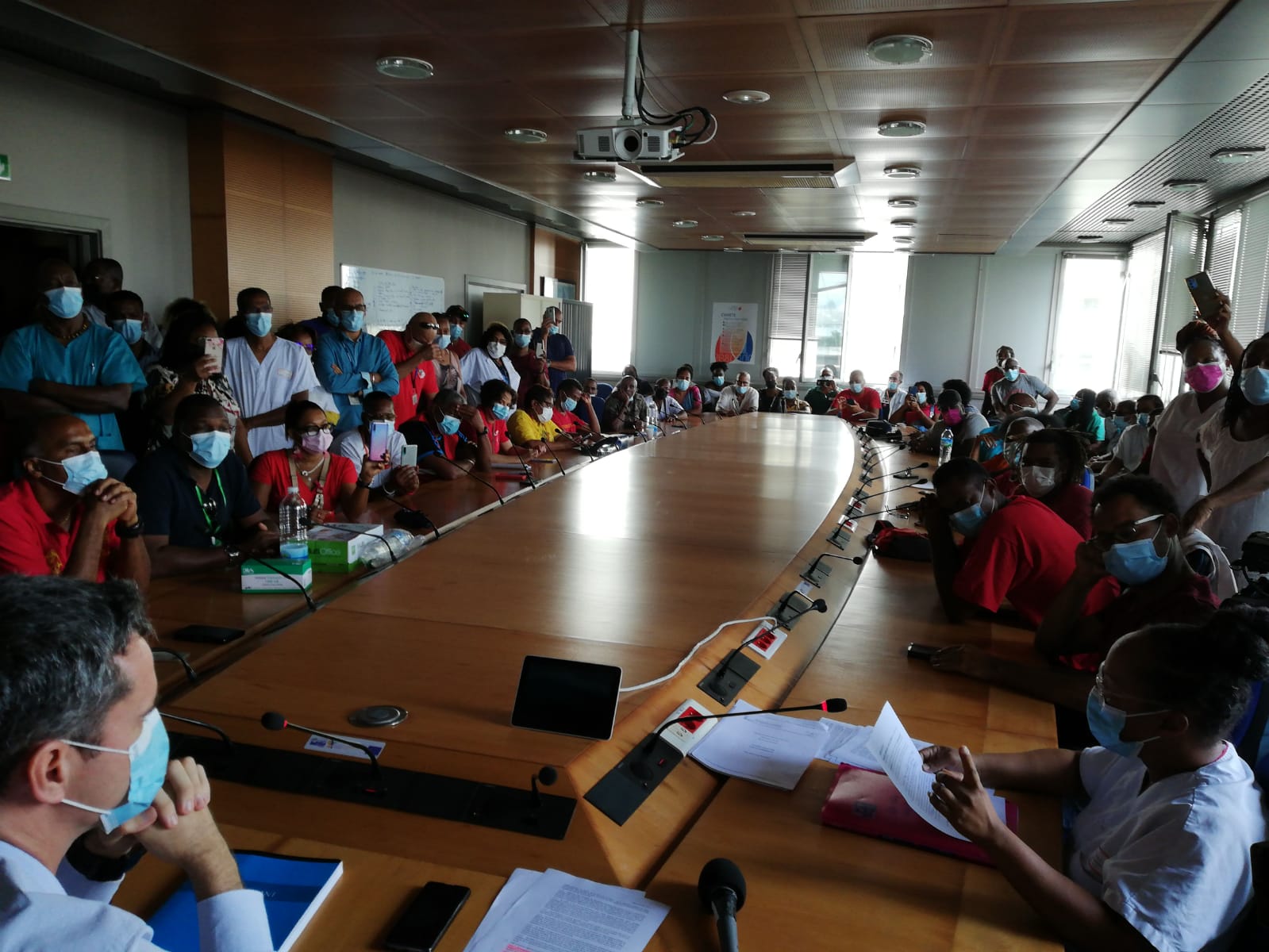     Les syndicats hospitaliers opposés à l'obligation vaccinale ont rencontré la direction du CHU de Martinique

