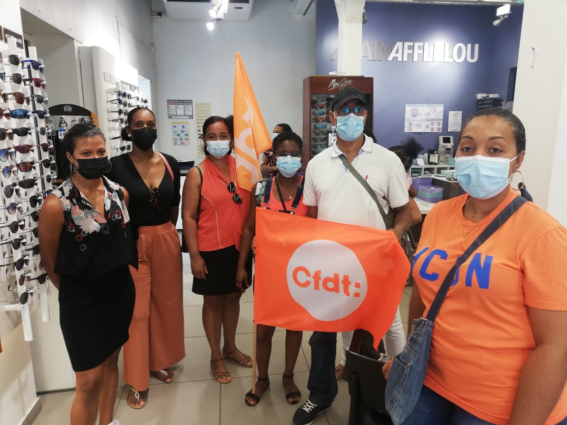     Des employés de l'opticien Afflelou mobilisés contre l'obligation vaccinale

