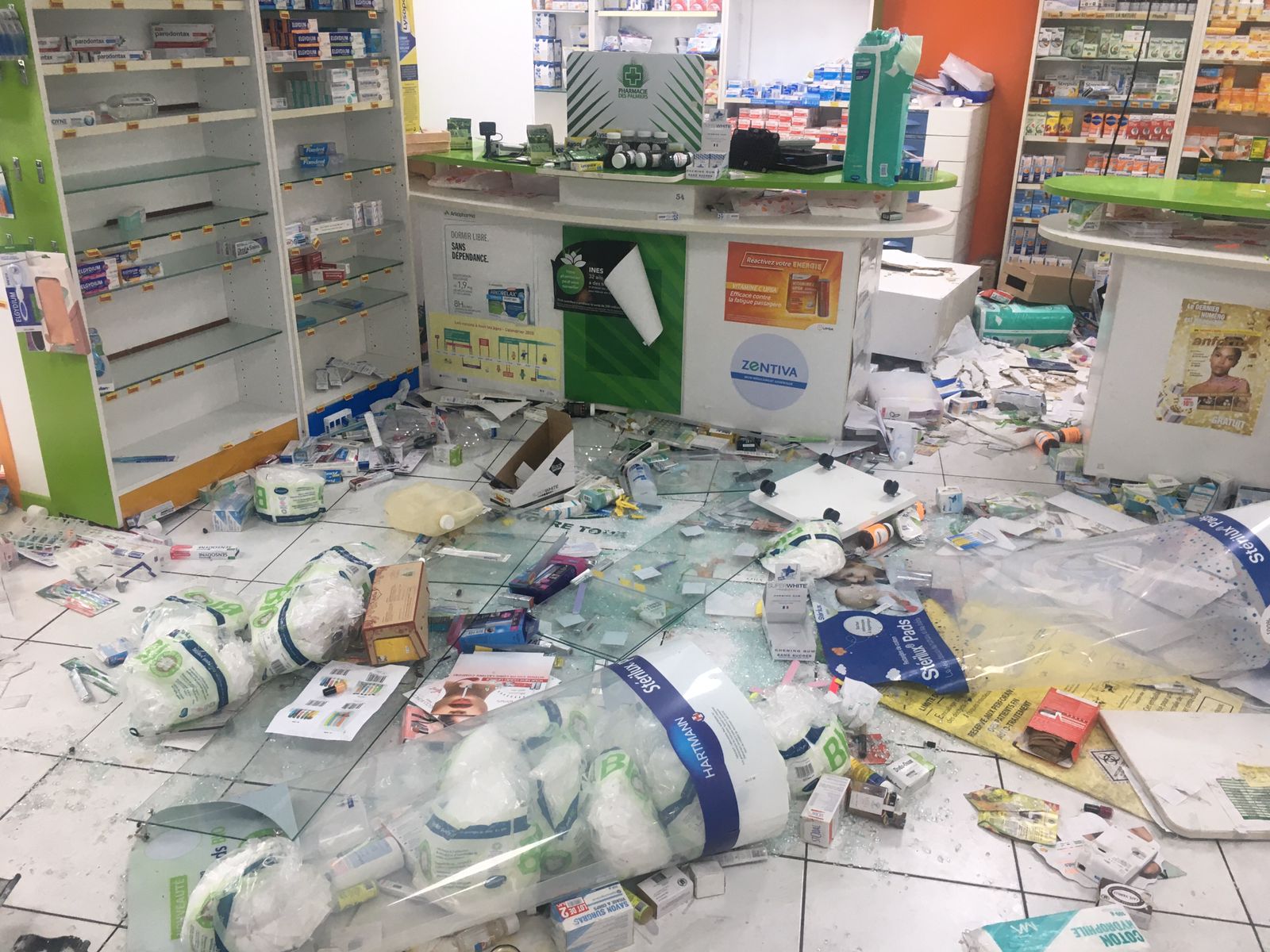     Pharmacies saccagées :  les officines de Martinique appelées à baisser le rideau ce samedi en signe de solidarité

