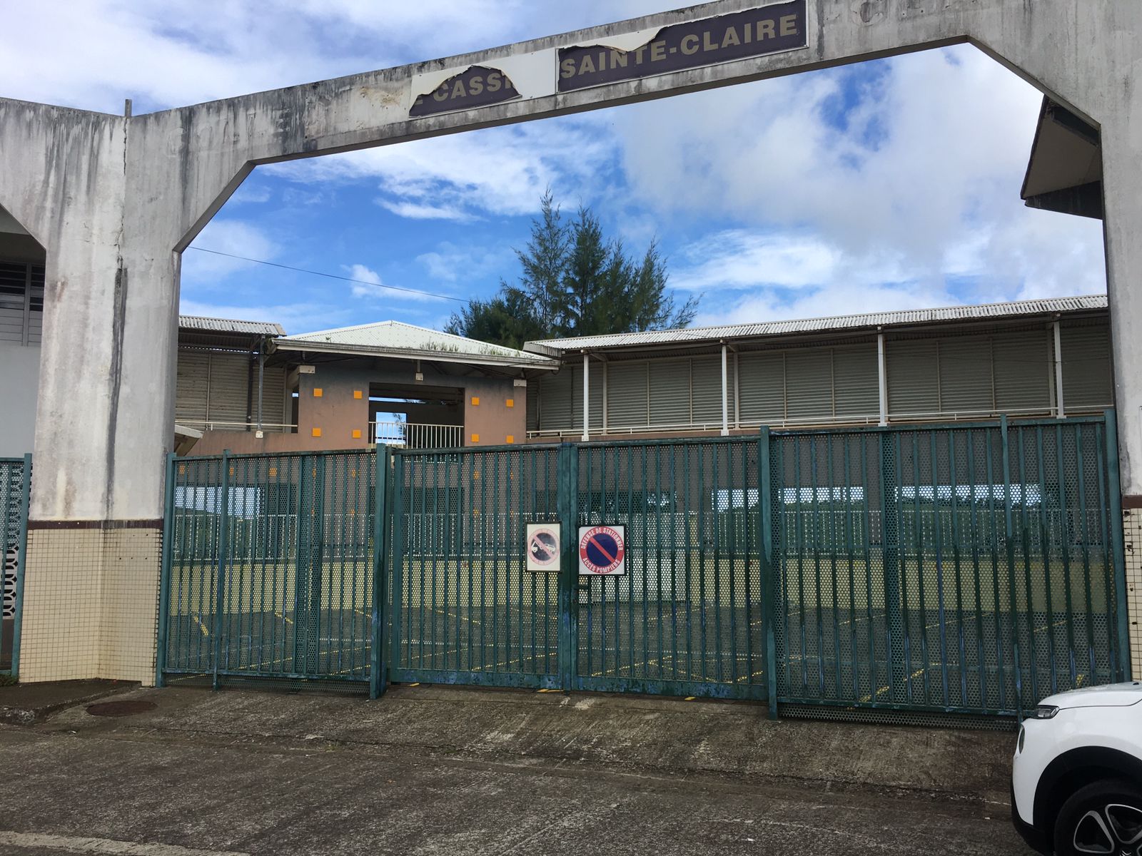     Pillage : le collège Cassien Sainte-Claire à Fort-de-France pris pour cible ce week-end

