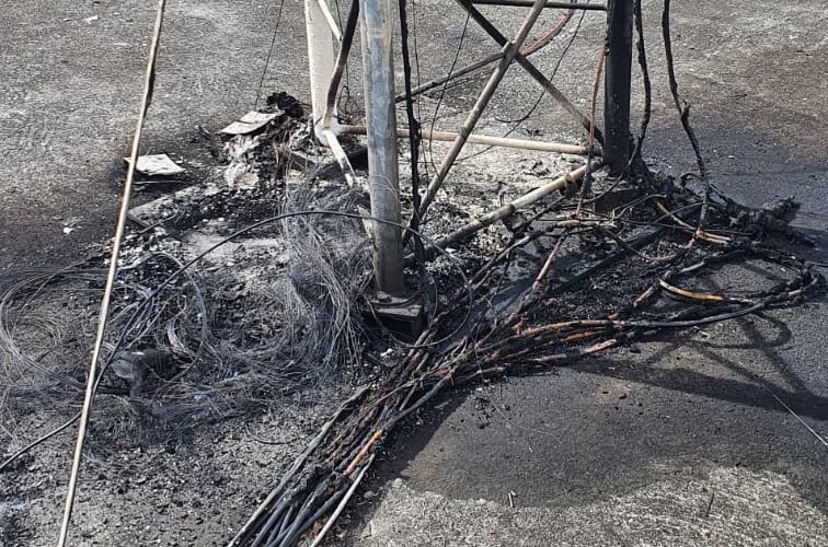     Incendies à la station météo au Diamant : l'antenne des taxis également brûlée

