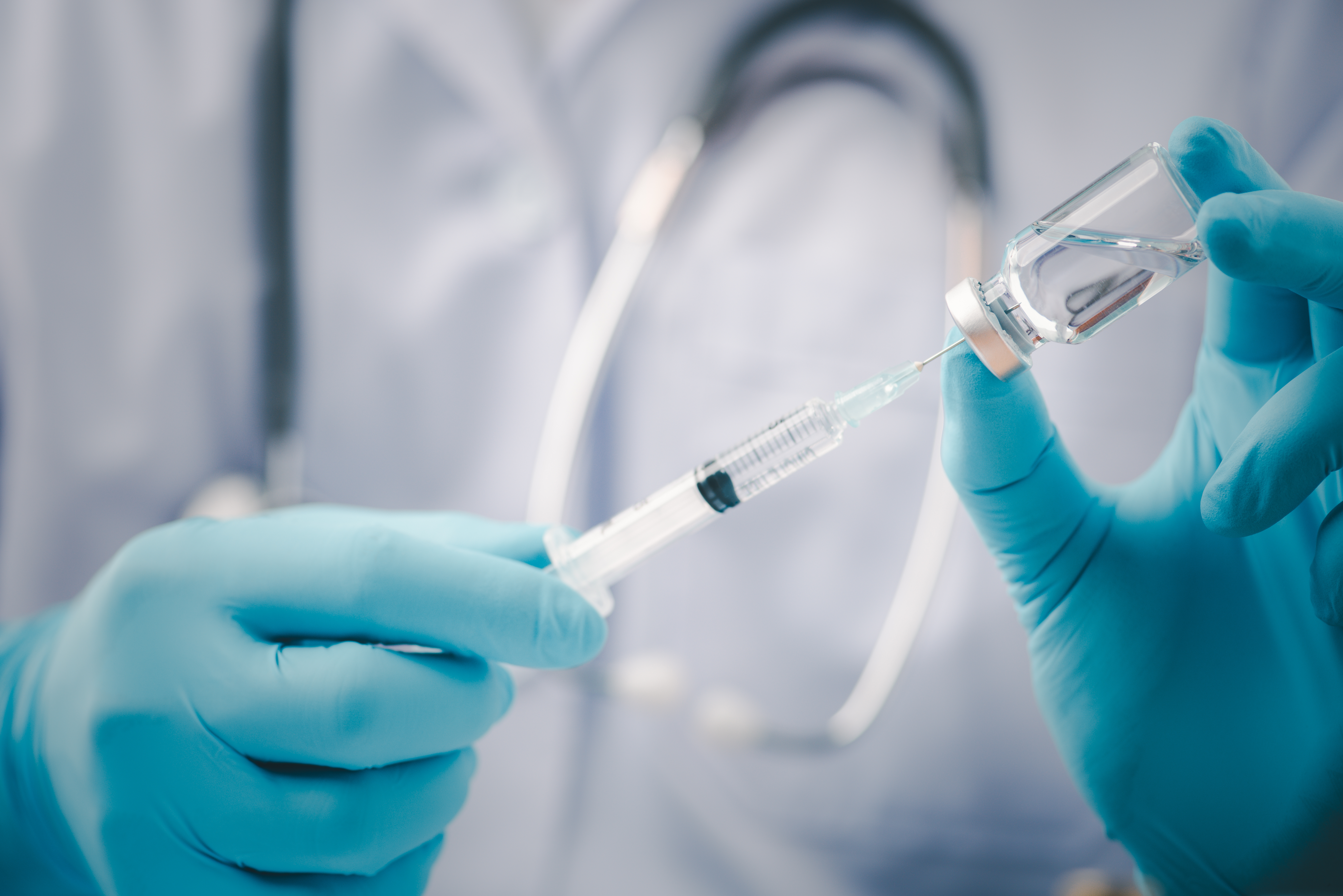     Pfizer-BioNTech débutent l'essai clinique d'un vaccin contre Omicron

