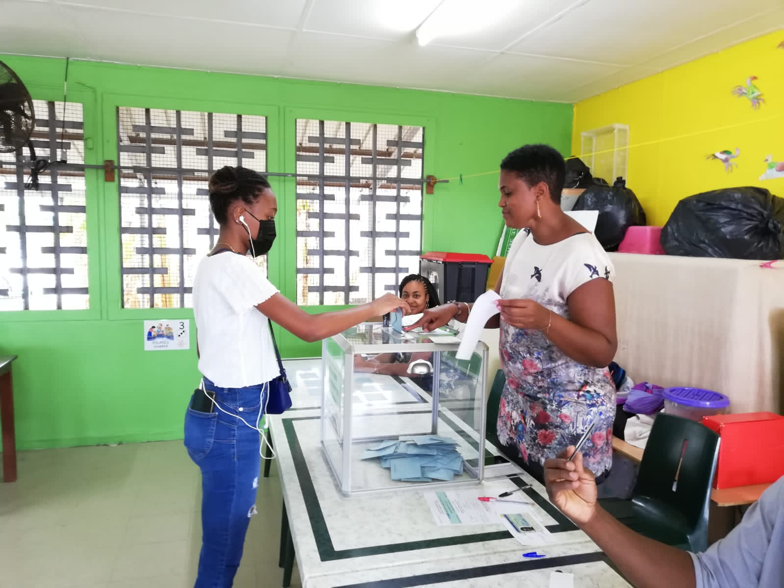     Premier tour de la présidentielle : 35,1% de participation à 17 heures en Martinique  

