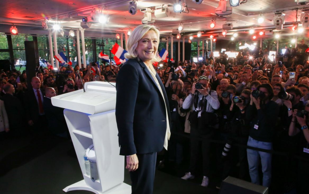     Marine Le Pen voit dans son score "une éclatante victoire"

