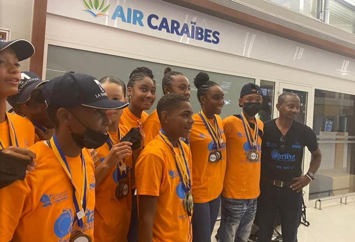     Carifta games : l'équipe de natation de la Martinique revient avec 30 médailles

