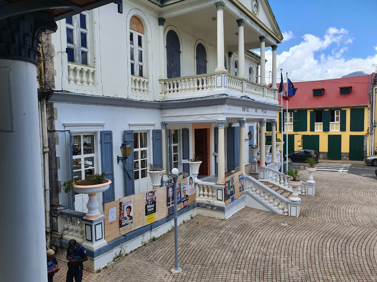     Premier tour de la présidentielle : 17,3% de votants à la mi-journée en Guadeloupe

