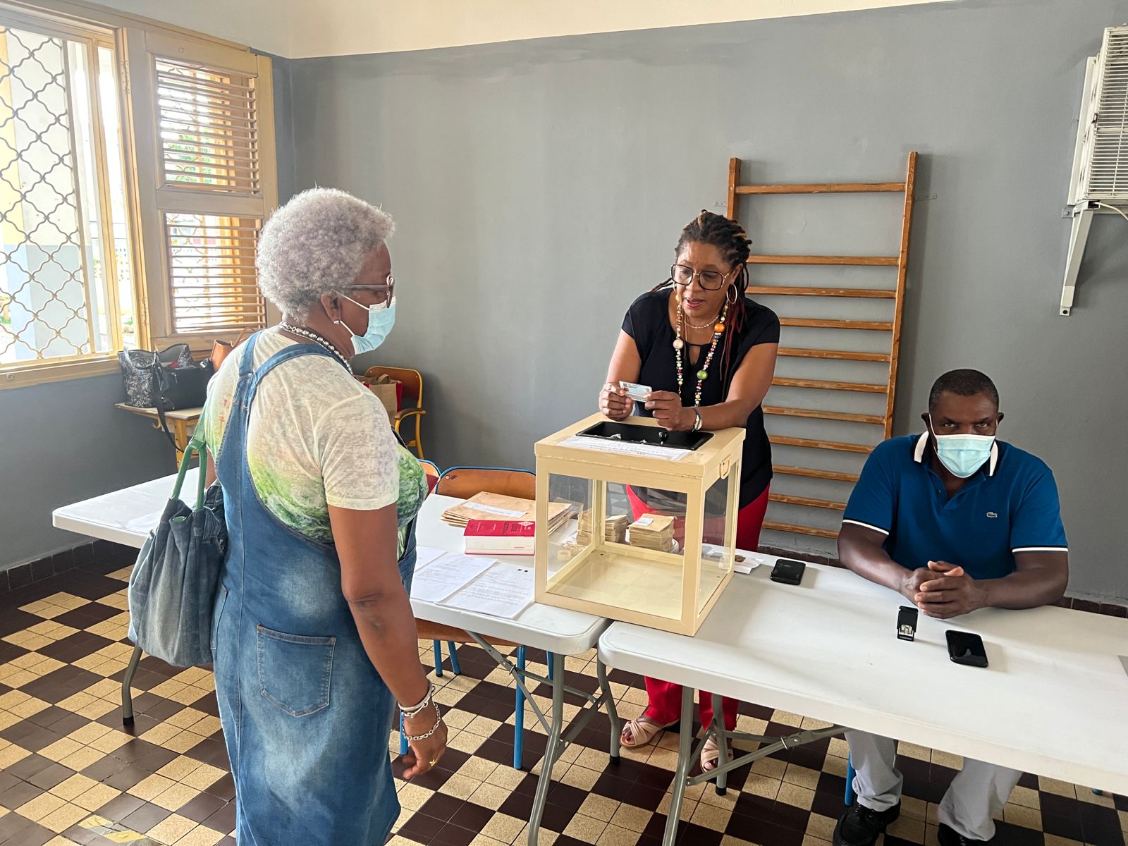     Législatives 2022 : les bureaux de vote de Guadeloupe sont ouverts pour le second tour 

