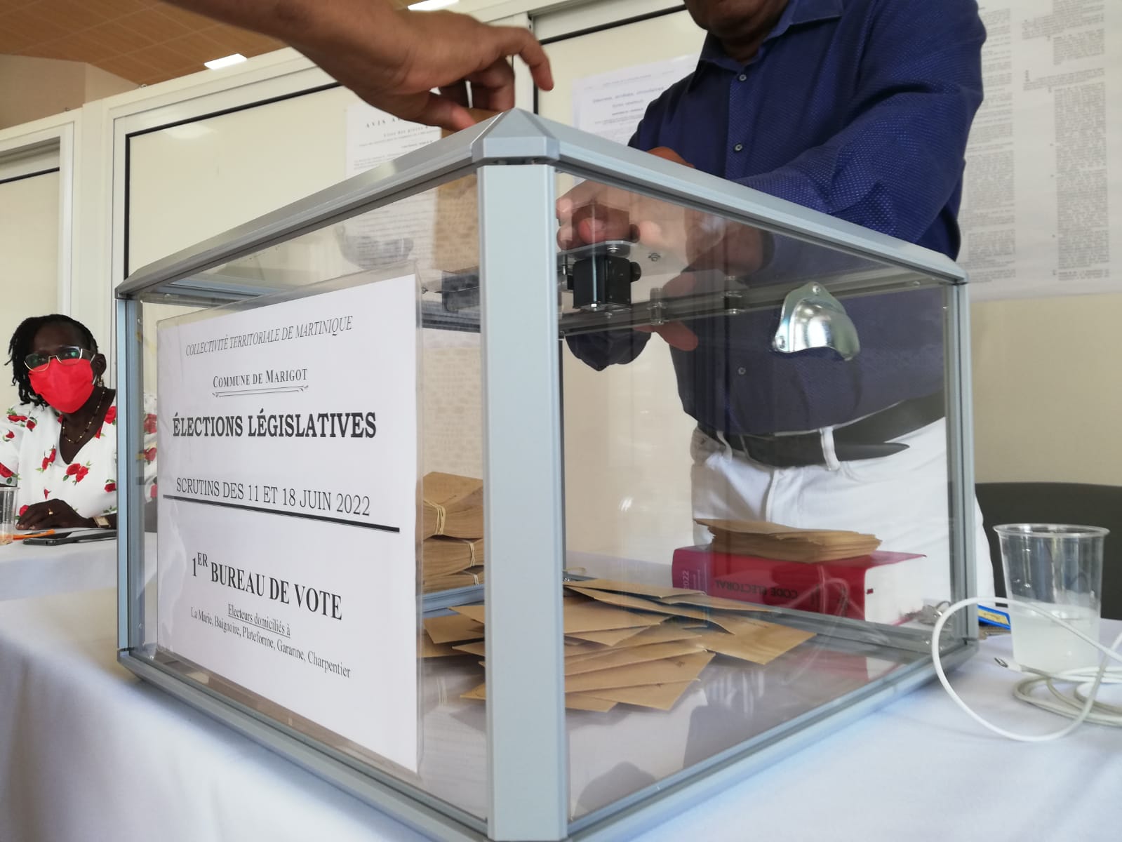     [PHOTOS] Législatives 2022 : léger sursaut dans les bureaux de vote de Martinique 

