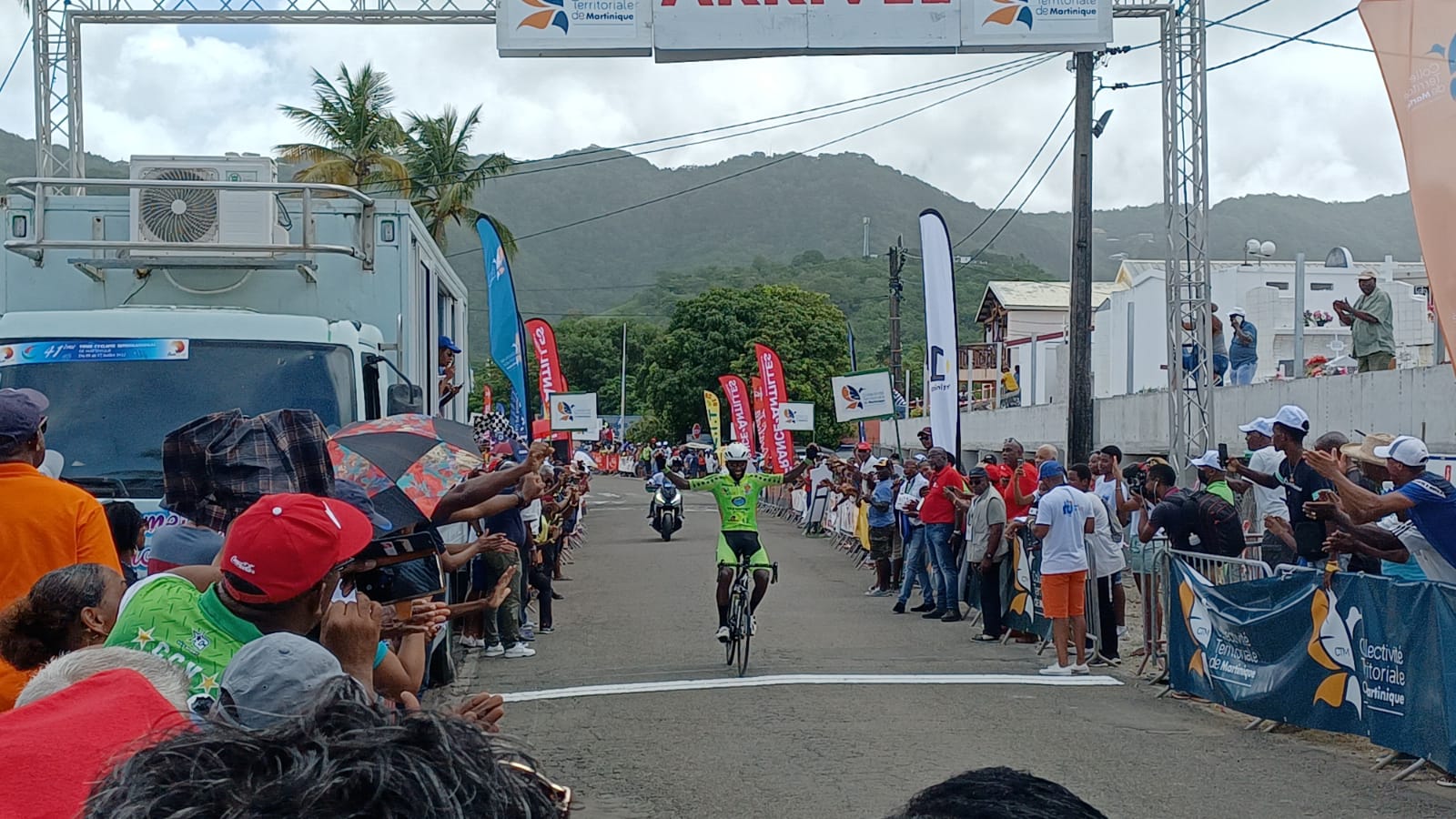     Joseph Areruya remporte la première étape du tour cycliste de Martinique

