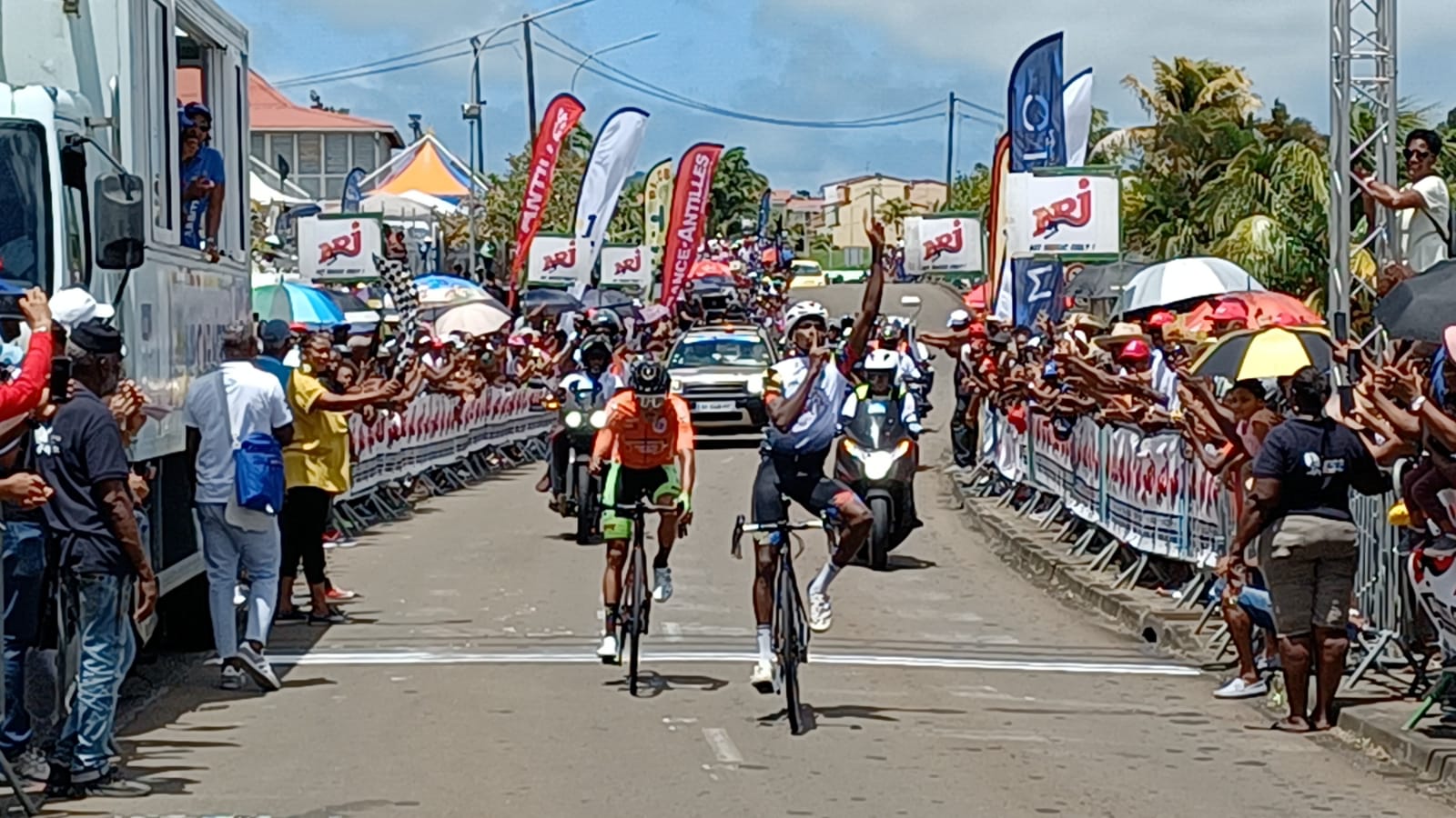     Loïc Laviolette (Guadeloupe) gagne la 6e étape à Ducos

