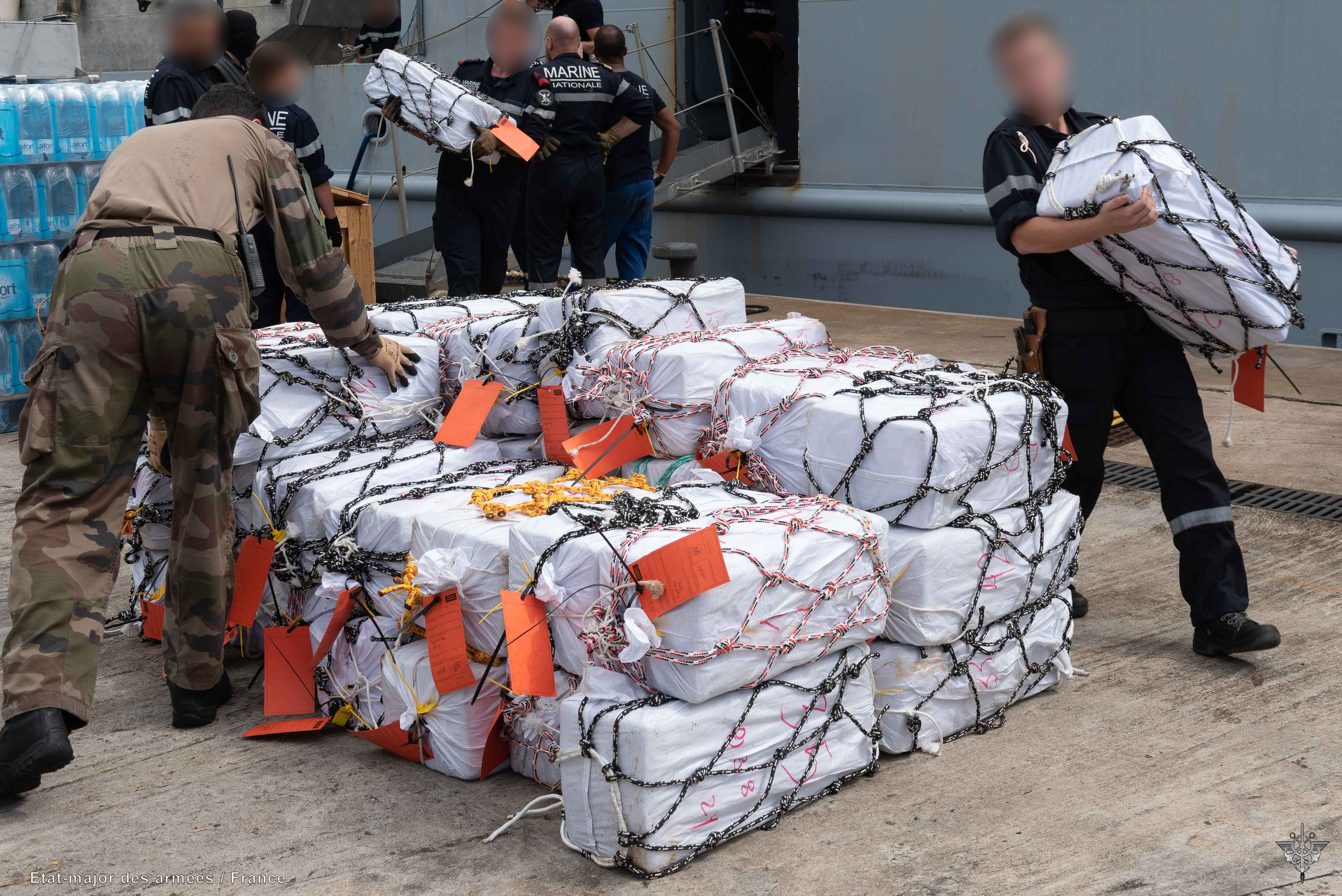     Cocaïne : 1,3 tonne de poudre blanche saisie au large de la Martinique

