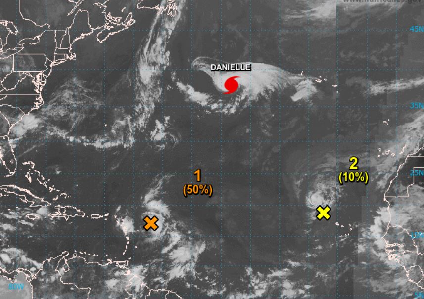     Très loin des Antilles, Danielle devient le premier ouragan de la saison

