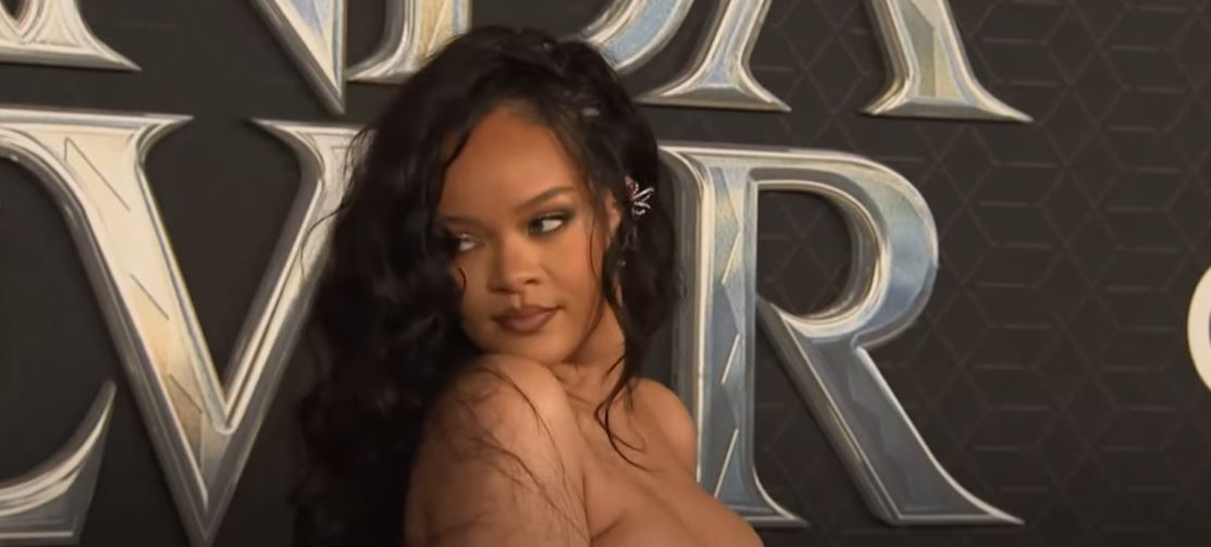     Avec Lift Me Up, Rihanna renoue avec la musique

