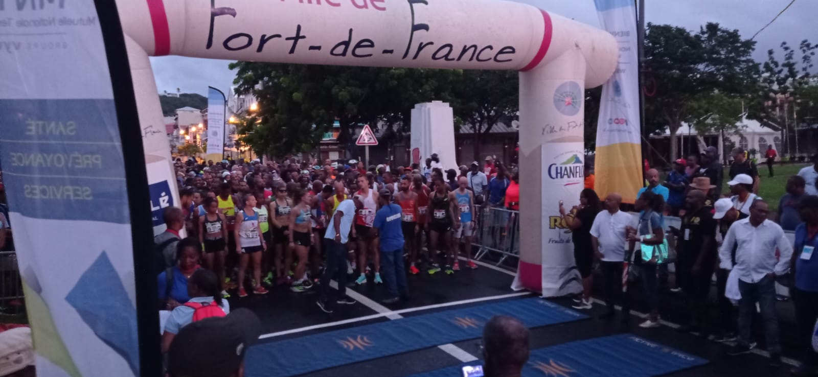     Coup d'envoi de la 36e édition du Semi-Marathon de Fort-de-France

