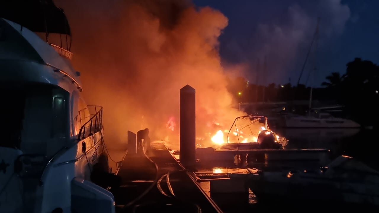     3 navires prennent feu à la marina de Pointe-à-Pitre

