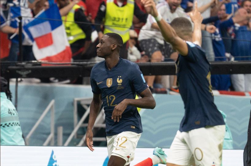     L'équipe de France en finale de la Coupe du Monde après avoir battu le Maroc (2-0)

