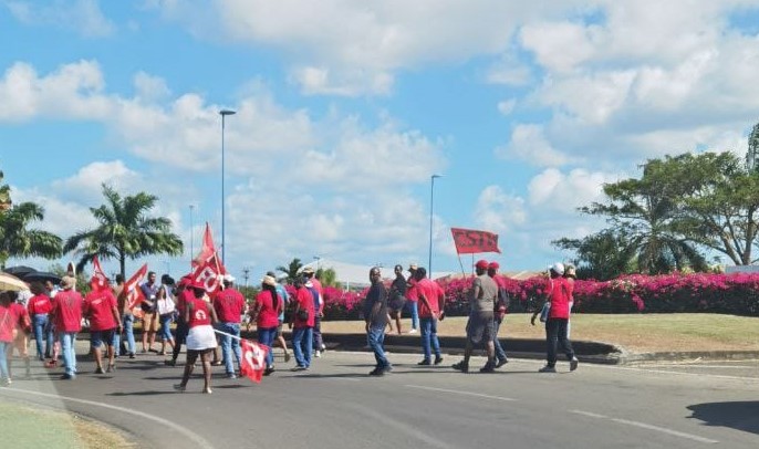     Réforme des retraites : Des manifestants mobilisés au rond-point de l’aéroport

