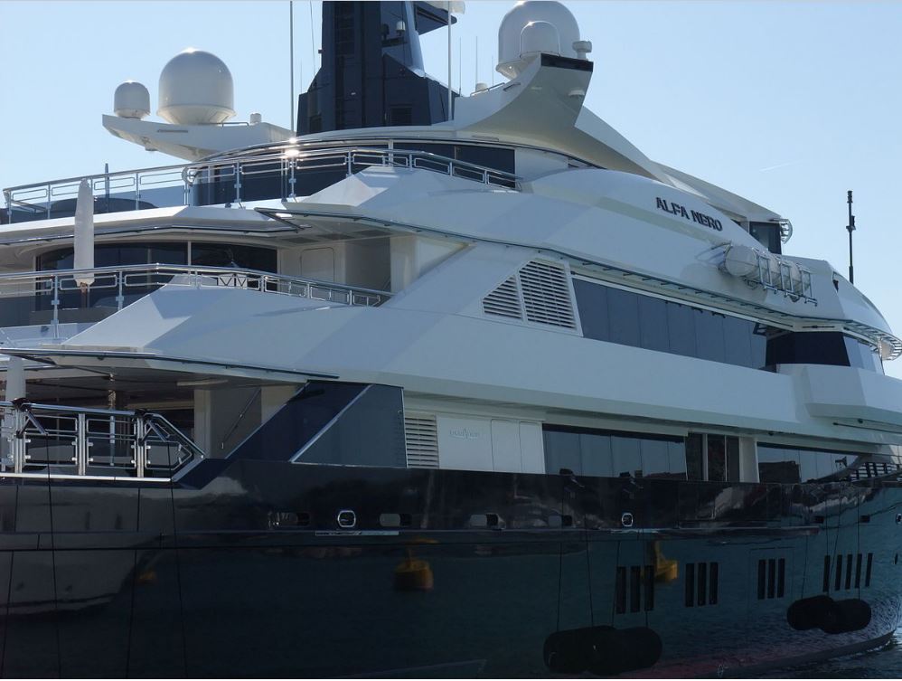     Le gouvernement d'Antigua-et-Barbuda veut vendre aux enchères le yacht d'un oligarque russe

