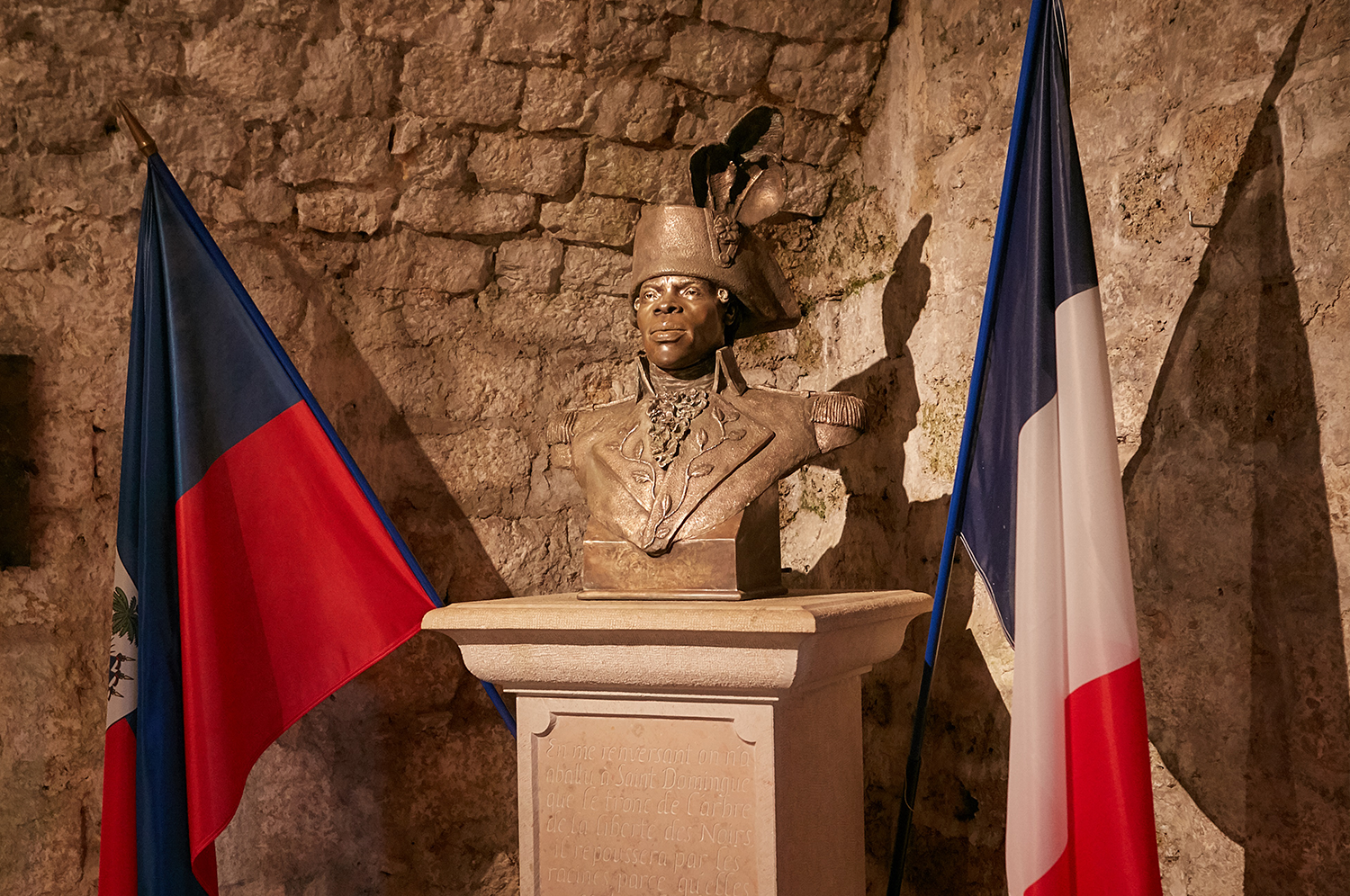     Abolition de l'esclavage : Macron rend hommage à Toussaint Louverture

