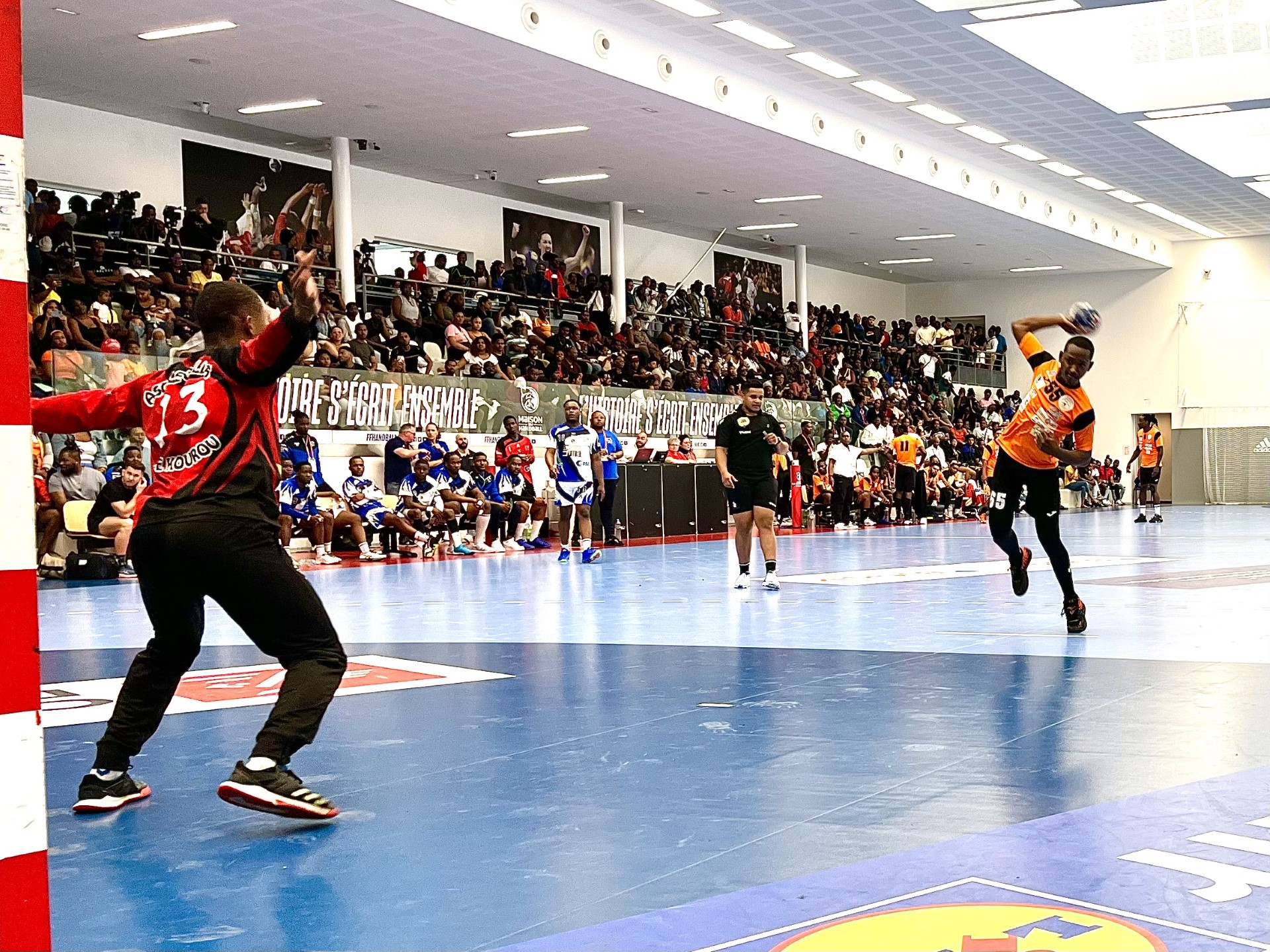     Finalités de Handball : carton plein martiniquais, l'Étoile sauve la Guadeloupe

