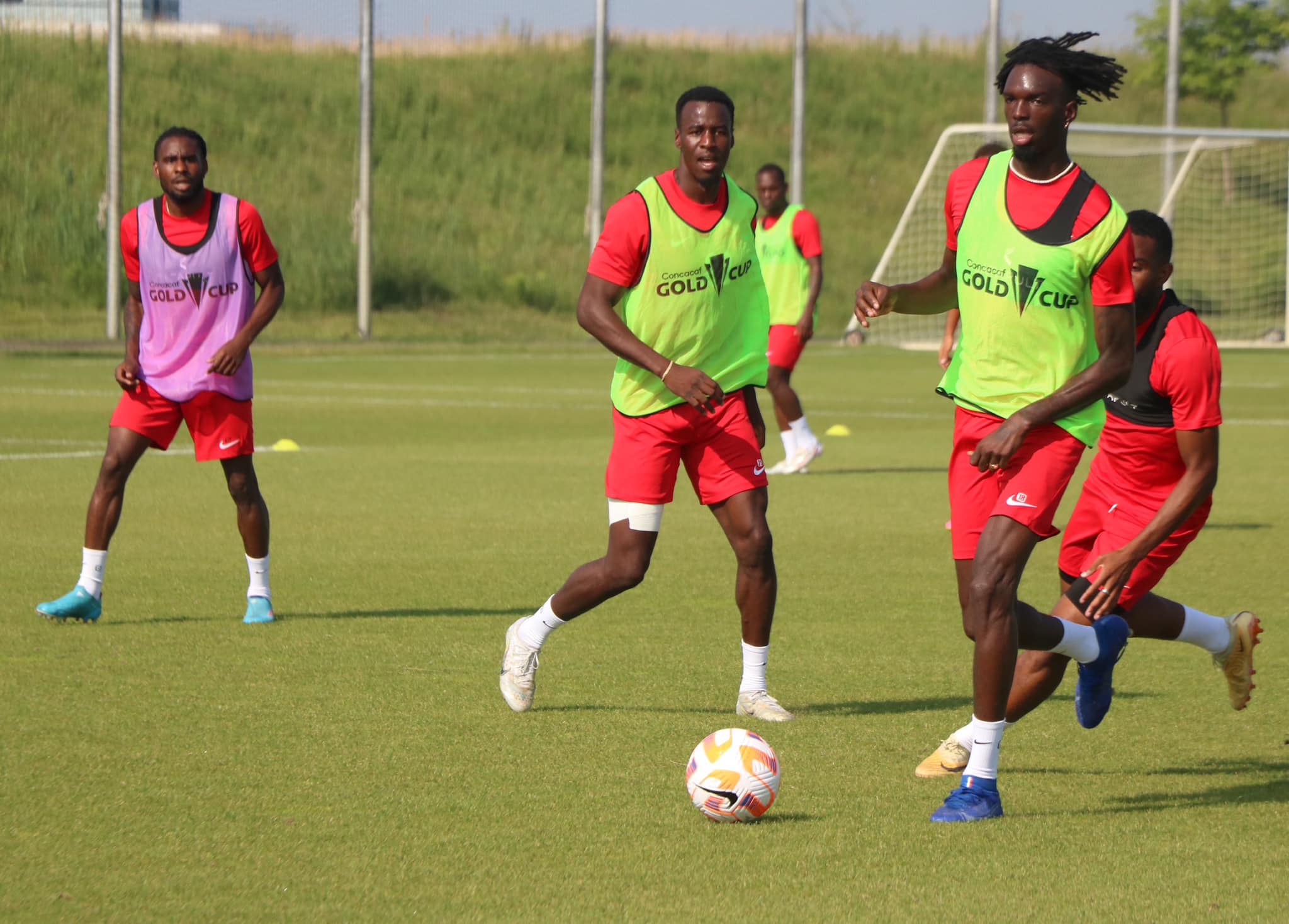     Gwada Boys : Grenoble exhorte ses joueurs à revenir à l'entraînement

