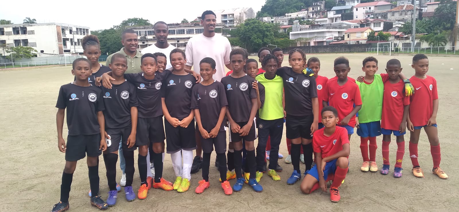     Le footballeur professionnel Sébastien Haller à la rencontre des jeunes Martiniquais 


