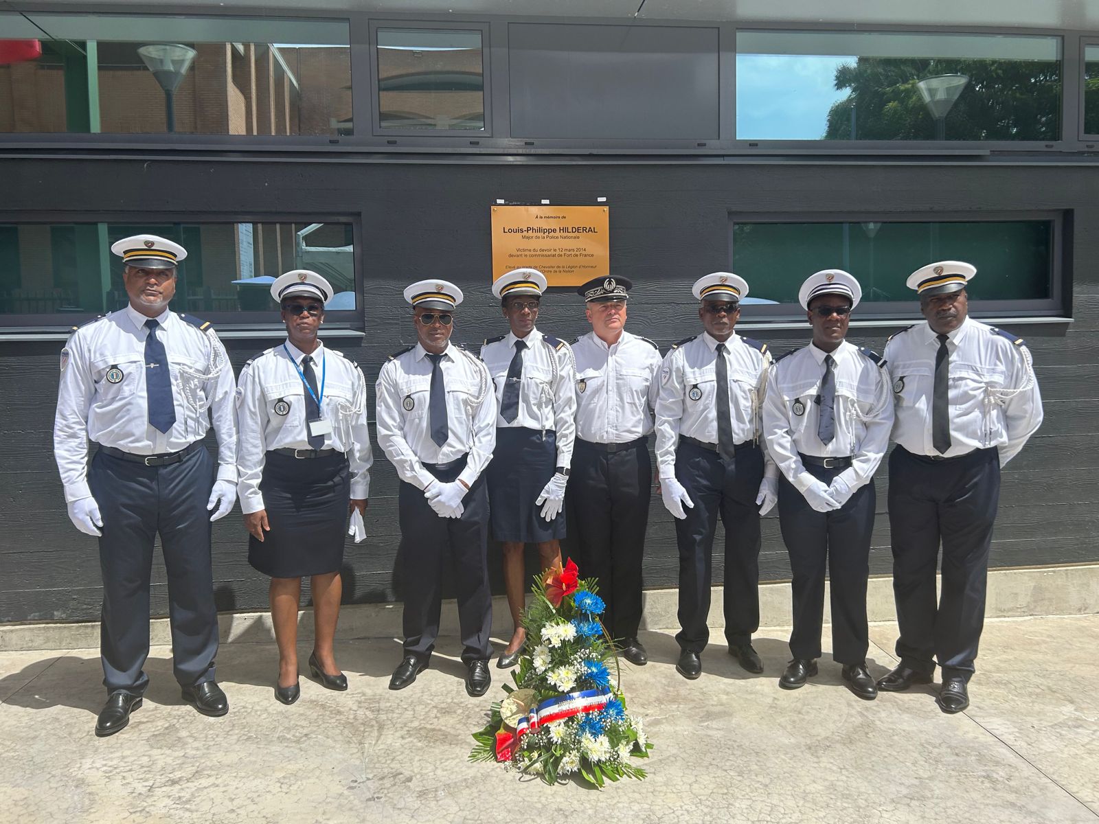     Les policiers de Martinique rendent hommage au major Louis-Philipe Hildéral au commissariat


