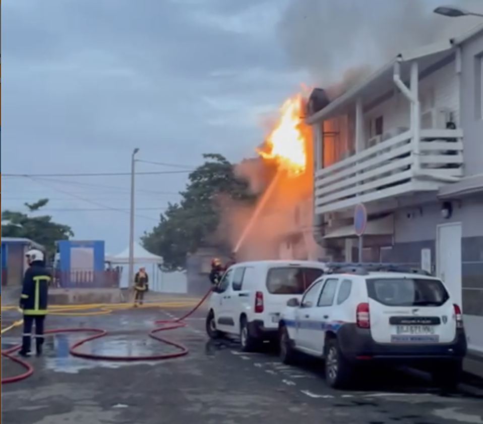     Un incendie détruit totalement un restaurant du bord de mer à Sainte-Luce

