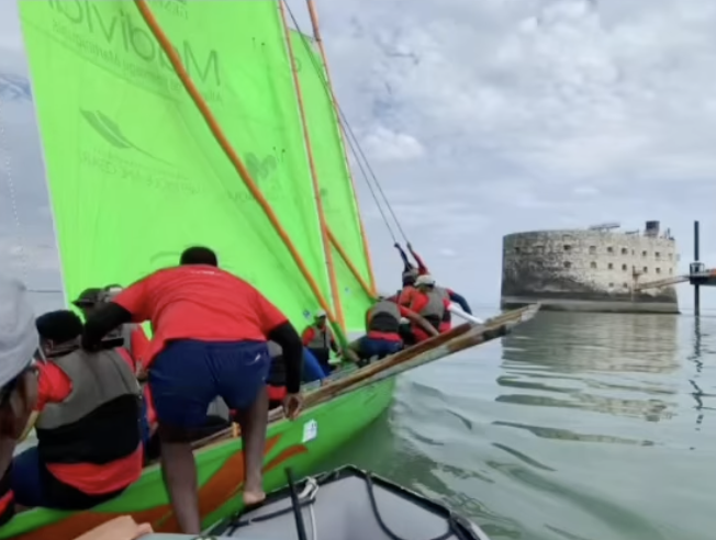 Nouveau défi réussi : la yole de Martinique fait son Fort Boyard