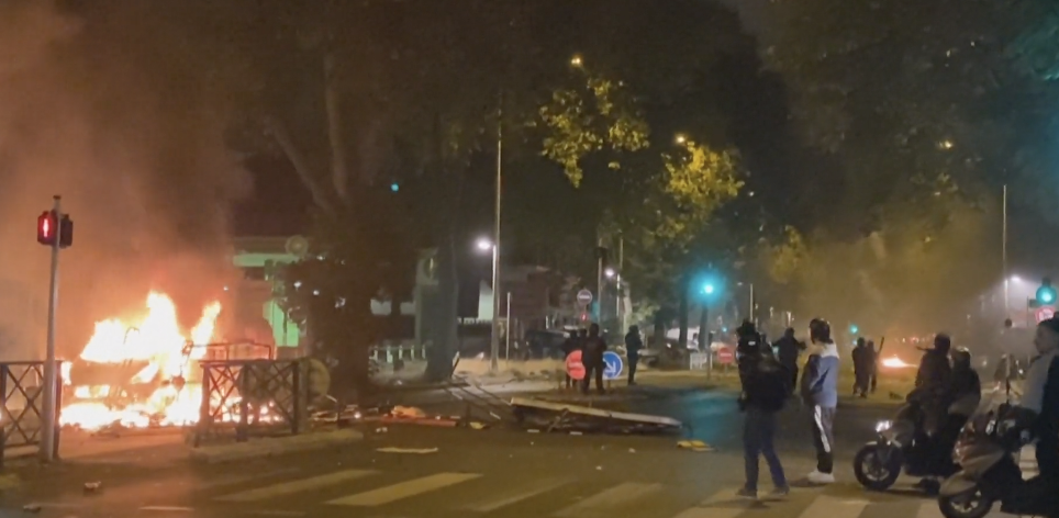     Une troisième nuit d'émeutes, de pillages et de saccages en France, qui se réveille « sonnée »  


