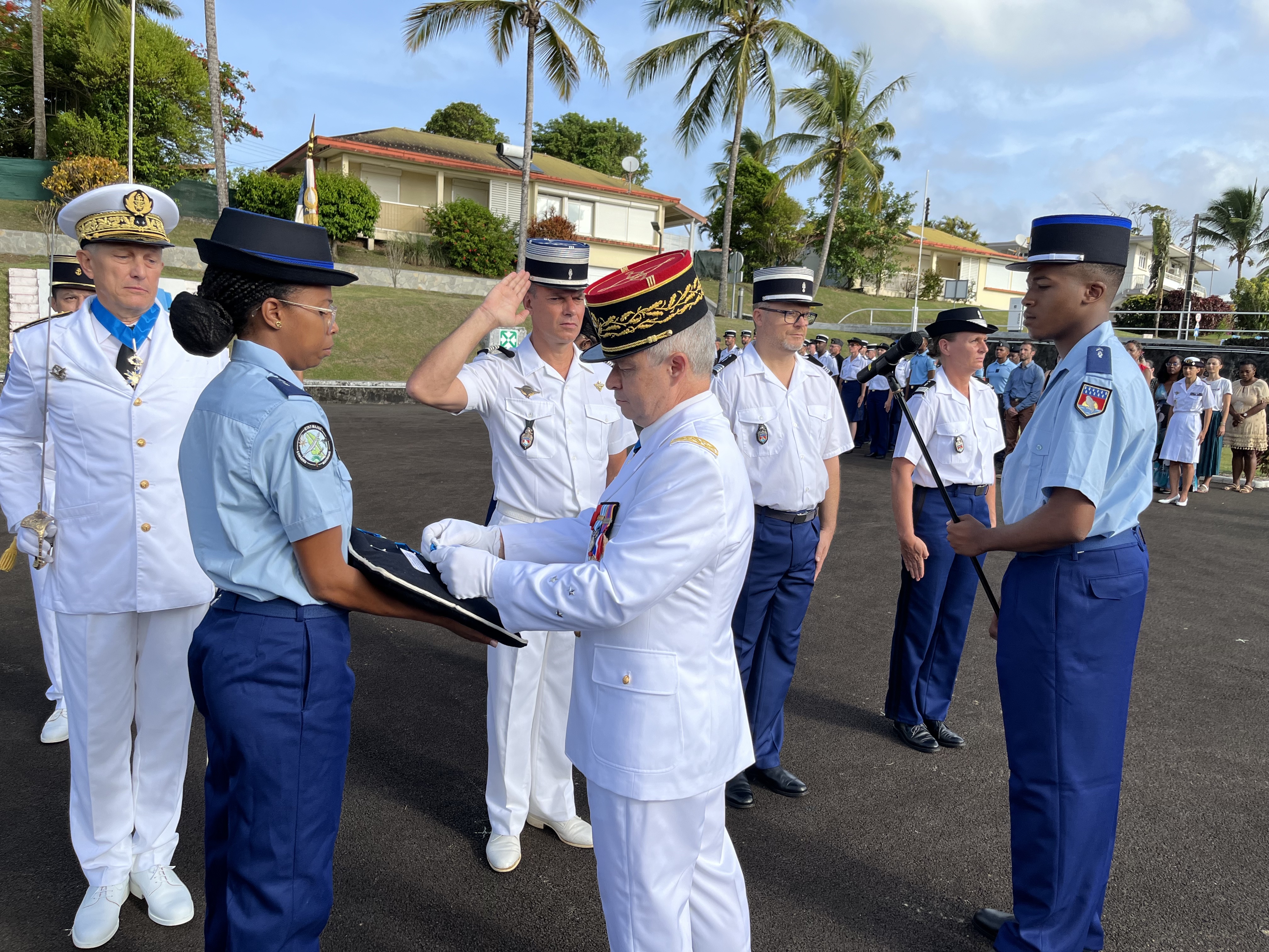     La médaille d’Or de la défense nationale décernée à la gendarmerie de Martinique 

