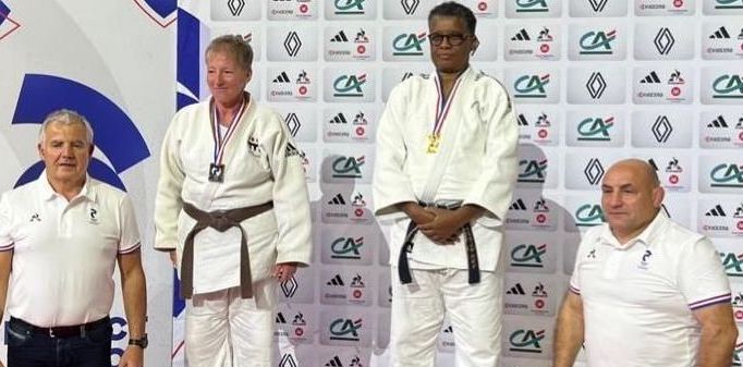     4 médailles dont 1 en or pour la Martinique aux championnats de France vétérans de judo 

