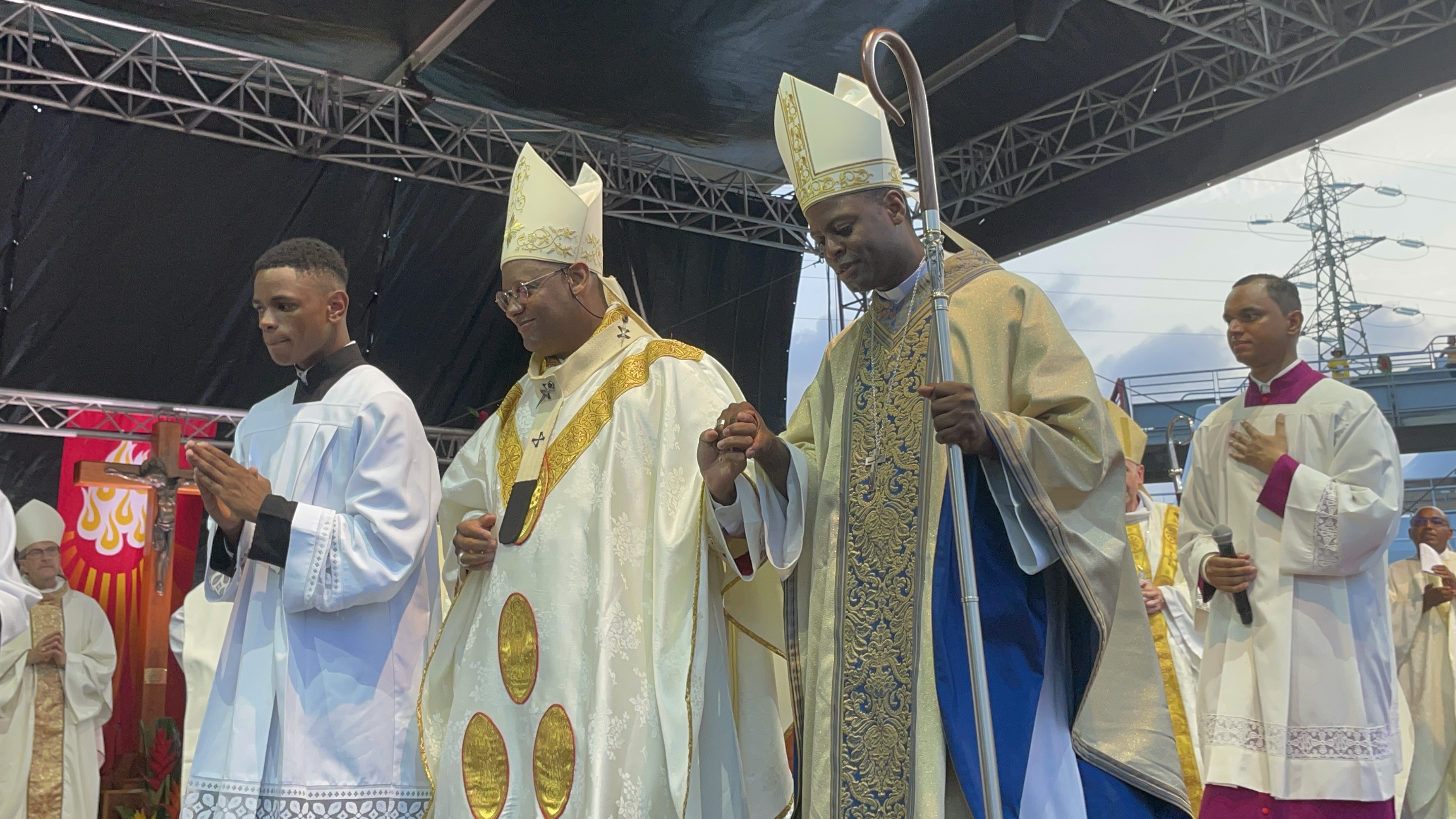     Bénédiction des couples homosexuels : quelle est la position des évêques aux Antilles-Guyane ?

