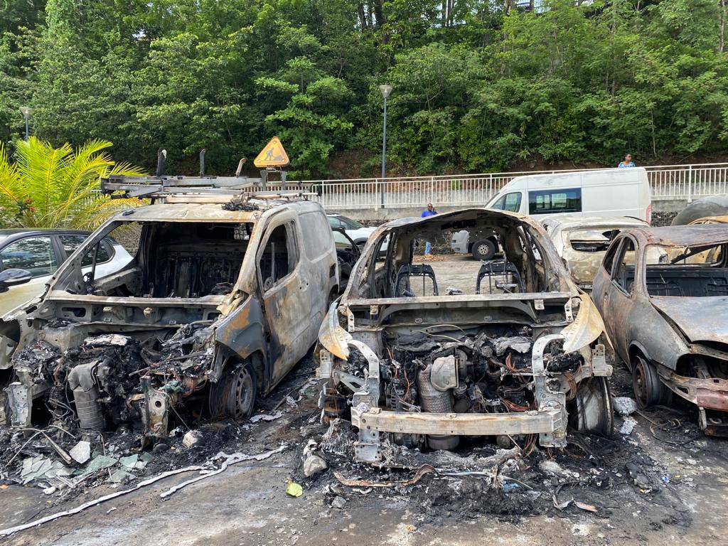     A Godissard, des habitants sidérés après l’incendie de 15 voitures

