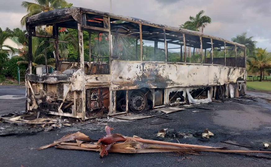     Bus volé et incendié : jusqu’à 5 mois de prison ferme pour les majeurs

