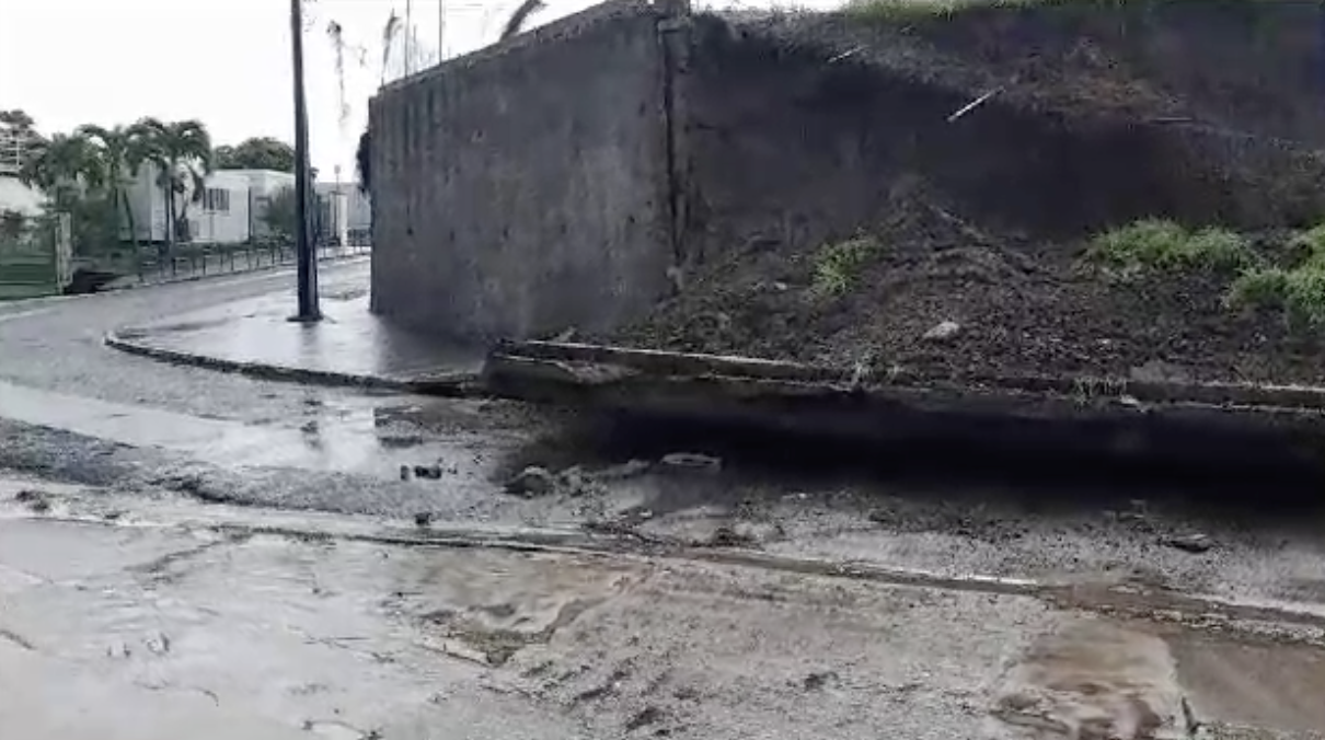     Fortes pluies : un mur d’enceinte près du stade Louis Achille s’est affaissé

