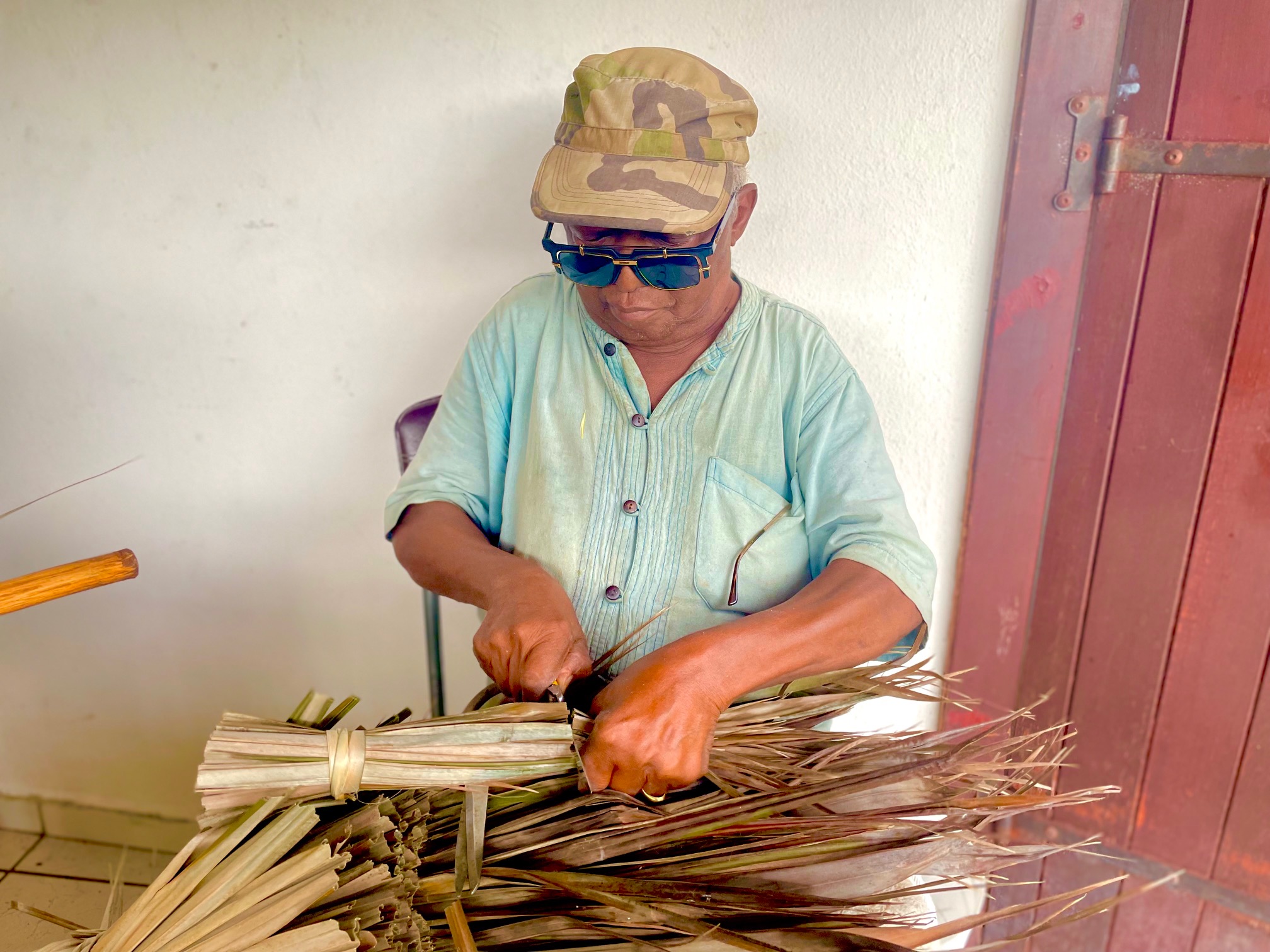     [PORTRAIT 1/5] Michael Flessel perpétue le savoir-faire artisanal des balais traditionnels

