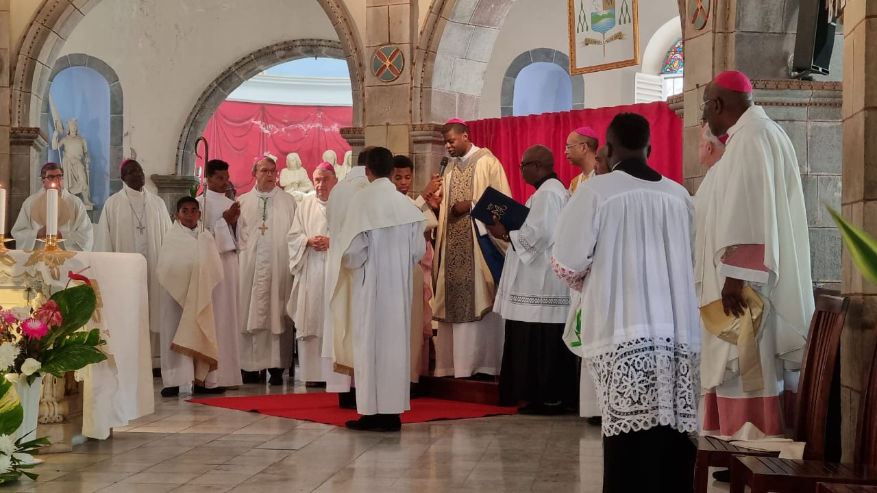     Première célébration de Noël du nouvel évêque de Guadeloupe

