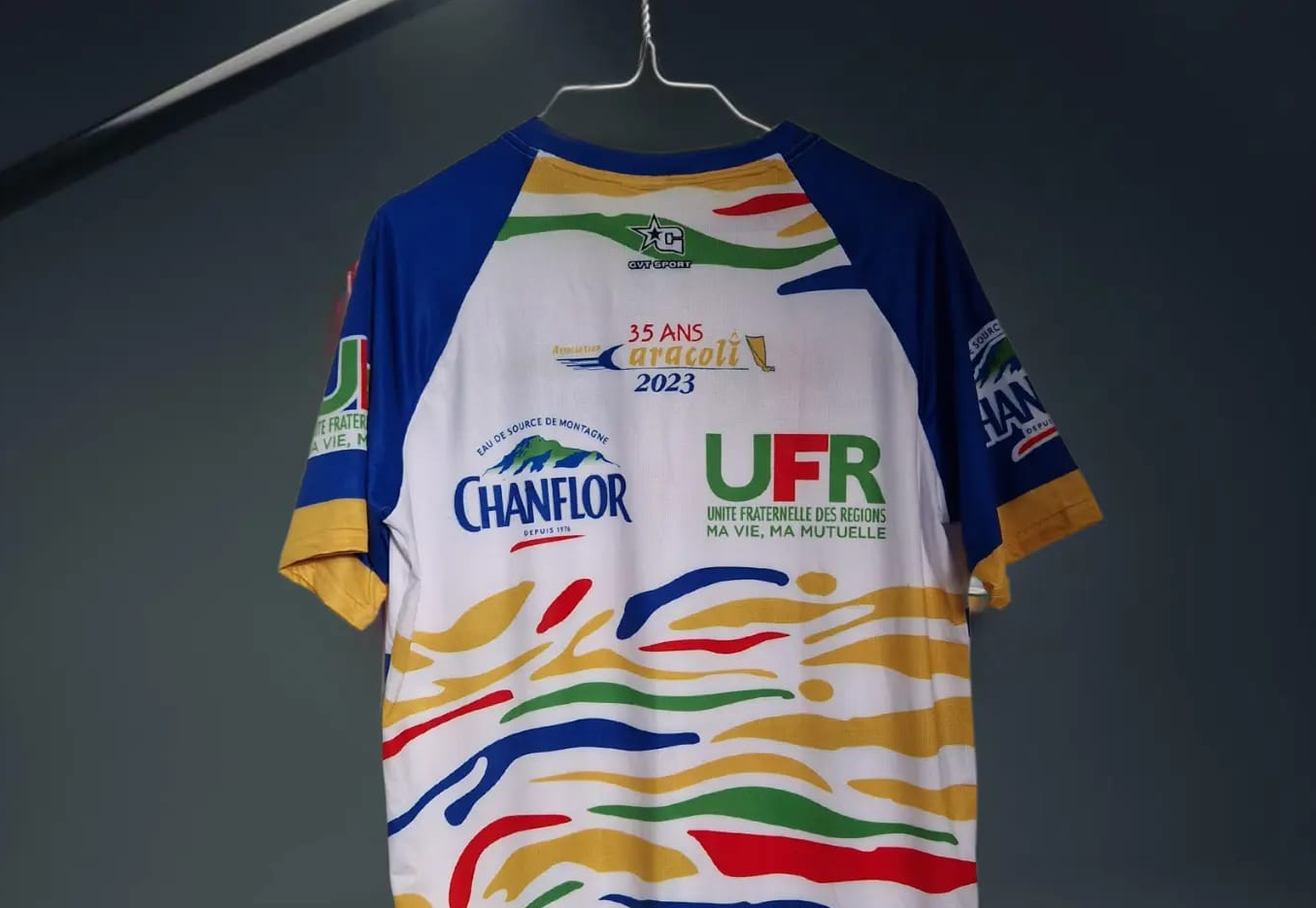     Tour des Yoles : UFR Chanflor met en vente les maillots de ses yoleurs

