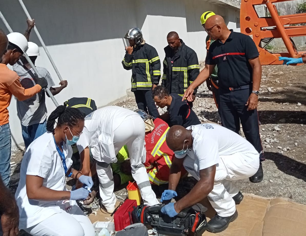     Un ouvrier fait une chute de 5m sur un chantier à Basse-Terre

