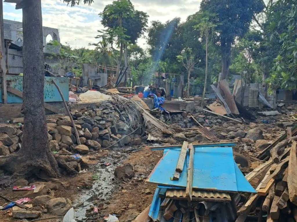     À Mayotte, une destruction d'ampleur de logements illégaux

