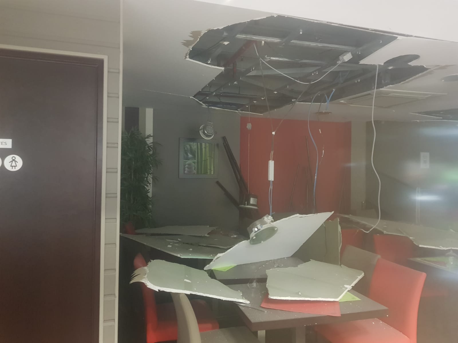     Explosion dans un restaurant à la Galleria : deux victimes et des dégâts matériels


