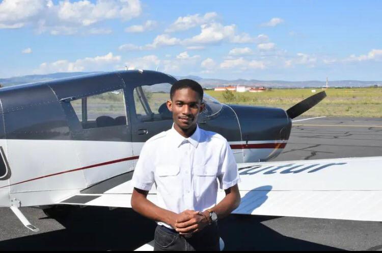     Guarik Landry, pilote de ligne à 18 ans : « Mon plus grand rêve : rentrer en Guadeloupe »

