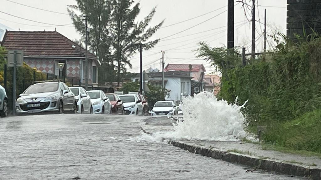     Après des pluies localement intenses, la Martinique repasse au Vert

