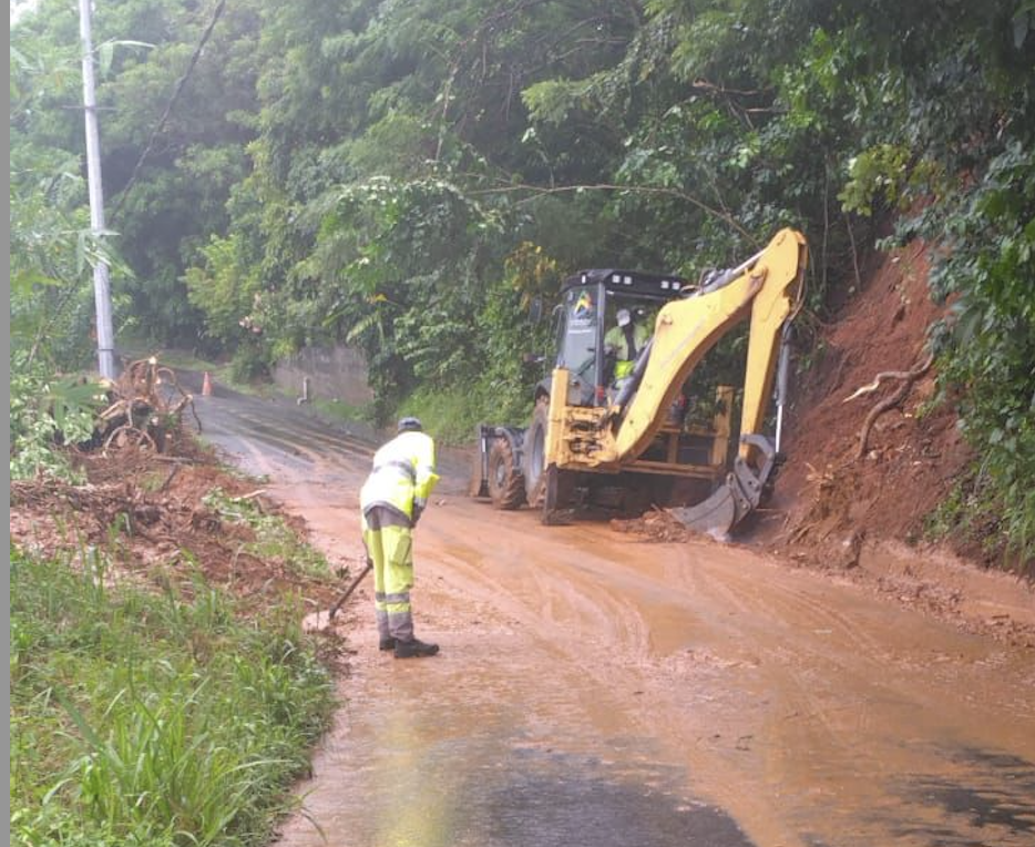     La Martinique en vigilance Jaune pour la houle, maintenue en Orange pour « fortes pluies »

