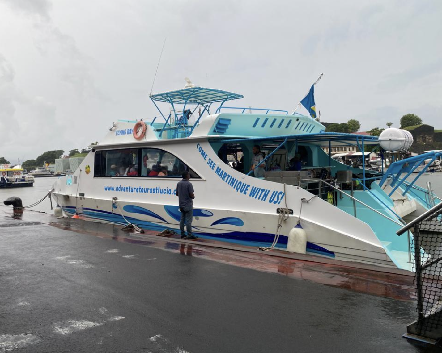     Tempête Philippe : un bateau d’excursion et 82 passagers accueillis en urgence en Martinique 

